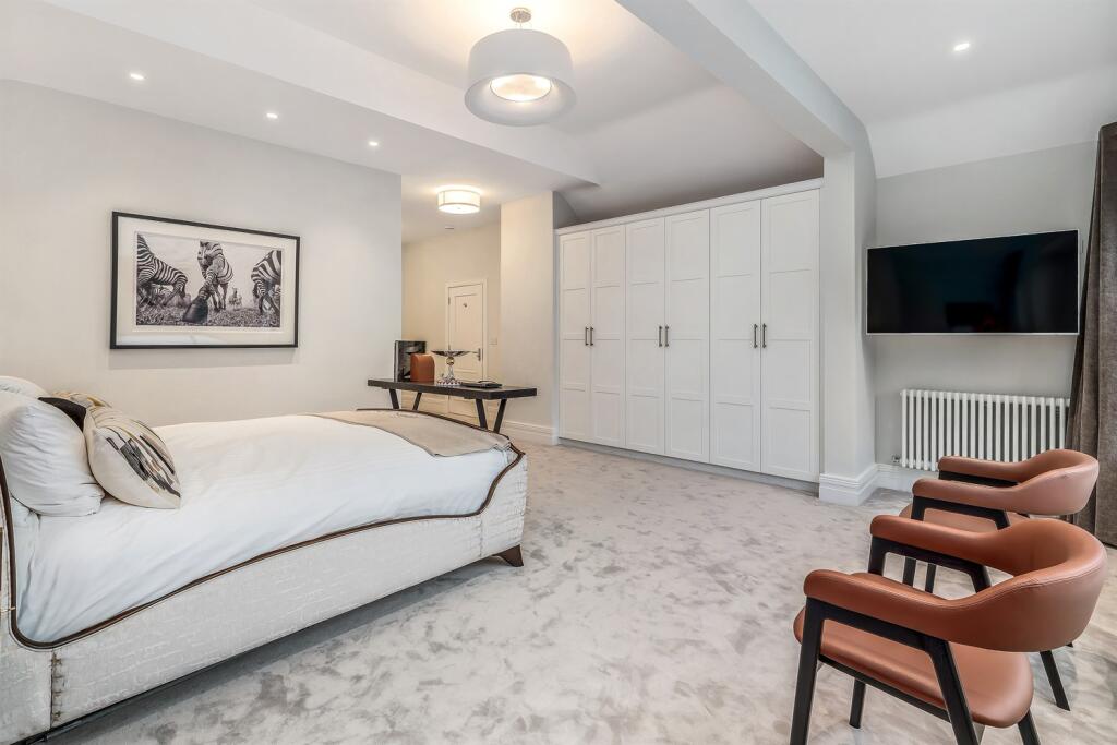 6 bedroom detached house for sale in Bradgate Road, Bowdon, WA14